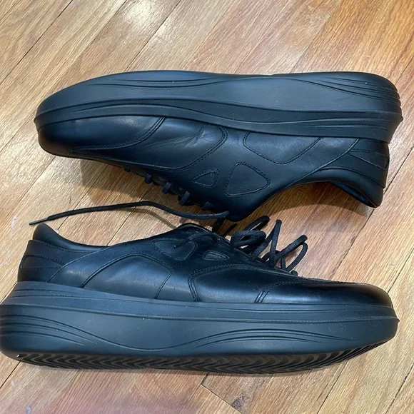 Men's Black Athletic Shoes - Picture 3 of 11